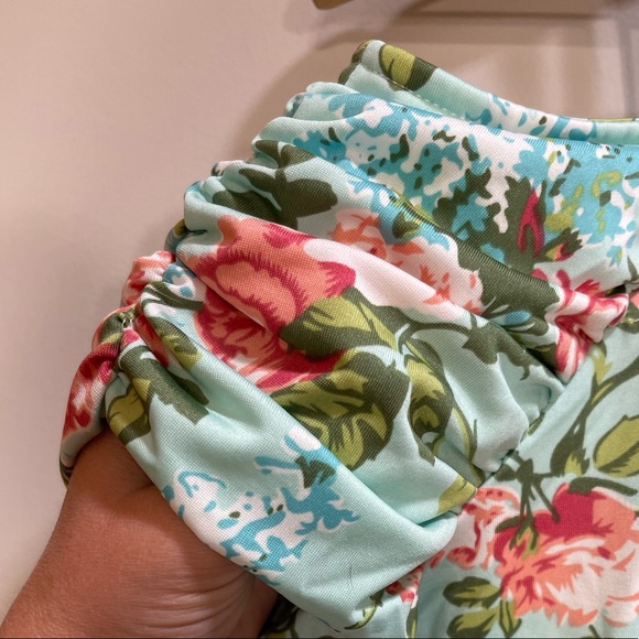 NEW REBORN | LIGHT GREEN FLORAL MIDI DRESS WITH ADJUSTABLE STRAPS | SIZE M - Picture 6 of 8